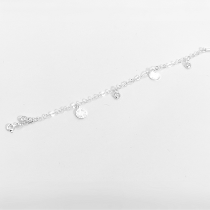 Pulso con dijes de Zirconia y Medallas de San Benito de 17.5 cm de largo Calvario Joyas